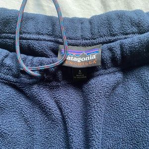Blue Patagonia Synchilla sweats sm